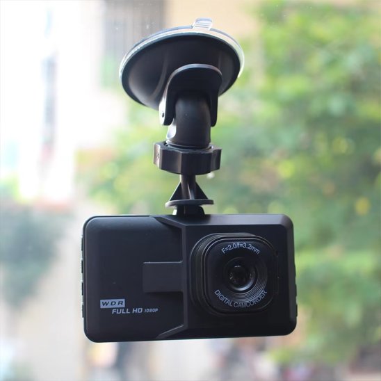 dashcam istallé sur le pare bise avant